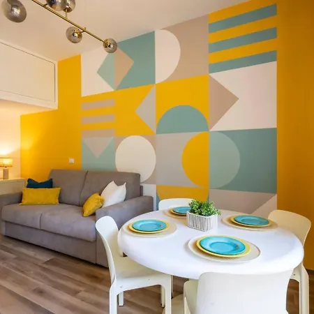 Stiloso Bilocale Terrace+parking Apartment