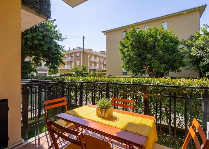 Lägenhet Stiloso Bilocale Terrace+parking